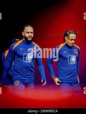 Zeist, Niederlande. März 2024. ZEIST - Memphis Depay während eines Trainings der niederländischen Nationalmannschaft auf dem KNVB Campus am 25. März 2024 in Zeist, Niederlande. Die niederländische Nationalmannschaft bereitet sich auf das Freundschaftsspiel gegen Deutschland in Frankfurt vor. ANP ROBIN UTRECHT Credit: ANP/Alamy Live News Stockfoto