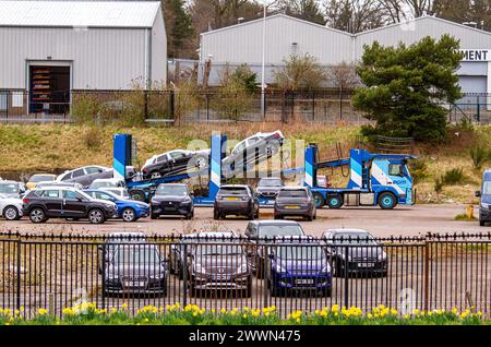 Dundee, Tayside, Schottland, Großbritannien. März 2024. Wetter in Großbritannien: Die Stadt Dundee begrüßt das neue Ford Center, das im Sommer 2024 geöffnet werden soll. Ein Familienunternehmen wird auf einem 10 Hektar großen Grundstück an der Baird Avenue, Kingsway West Dundee, gebaut. Als neuer Ford Main Dealer in Dundee werden sie über eine vollständige Palette neuer Ford-Fahrzeuge verfügen, darunter den All Electric Ford Mustang Mach-E sowie über 100 Gebrauchtwagen und Nutzfahrzeuge. Quelle: Dundee Photographics/Alamy Live News Stockfoto