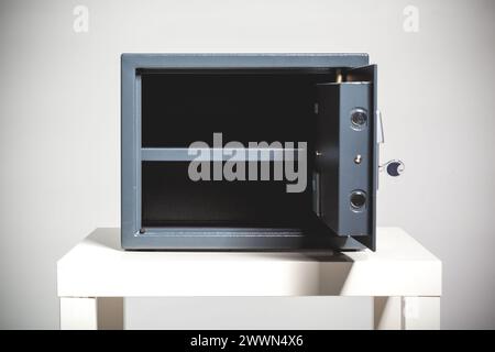 Sicher mit dem leeren Raum im inneren Sicherheit Metall Stockfoto