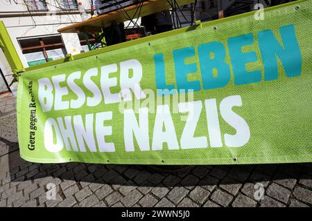 Gera gegen Rechts - Kundgebung gegen Rechtsextremismus - Gegen Rechte Terror in Deutschland - Deutschland, DE, DEU, Germany, Gera 23.03.2024 - Einige Hundert Menschen sind auf dem Marktplatz von Gera für Solidarität und gegen Rechtsextremismus zu einer Protestundgebung zusammengekommen. Außer den politischen Parteien haben sich auch Vereine, Sozialverbände und Kirchen an der Kundgebung mit Div. Infostände auf dem Martplatz beteiligt. Hauptauslöser der zahlreichen Demonstrationen in ganz Deutschland gegen die AfD sind die Recherchen von CORRECTIV Recherchen für die Gesellschaft gemeinnützige Stockfoto