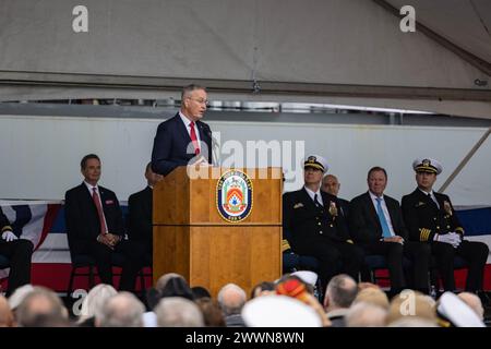 Joseph Dunford, ehemaliger Vorsitzender der Joint Chiefs of Staff und Kommandant des Marine Corps, spricht während der Zeremonie für den Expeditionsstützpunkt USS John L. Canley (ESB 6) auf der Naval Base Coronado, Kalifornien, am 17. Februar 2024. Benannt ist das Schiff nach John Lee Canley, einem pensionierten Marine Corps Sergeant Major und Veteranen im Vietnamkrieg. Marine Corps Stockfoto