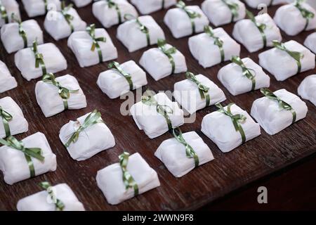 Hochzeit dekorative Süßigkeiten, Hochzeitstorte, Gut verheiratet Kuchen, Hochzeit Souvenir, Schokolade bem Casado Stockfoto