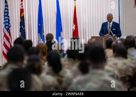 Generalmajor Augustus L. Collins, ehemaliger Adjutant General von Mississippi, spricht während des Black Heritage Program im 172. Luftbrücke-Flügel in Jackson, Mississippi, 23. Februar 2024. Die jährliche Veranstaltung beinhaltete auch besondere Bemerkungen von Colonel Britt Watson, 172nd AW Commander, und musikalische Auswahlen des 172nd Ensemble. Air National Guard Stockfoto