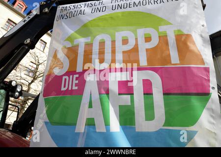 Gera gegen Rechts - Kundgebung gegen Rechtsextremismus - Gegen Rechte Terror in Deutschland - Deutschland, DE, DEU, Germany, Gera 23.03.2024 - Einige Hundert Menschen sind auf dem Marktplatz von Gera für Solidarität und gegen Rechtsextremismus zu einer Protestundgebung zusammengekommen. Außer den politischen Parteien haben sich auch Vereine, Sozialverbände und Kirchen an der Kundgebung mit Div. Infostände auf dem Martplatz beteiligt. Hauptauslöser der zahlreichen Demonstrationen in ganz Deutschland gegen die AfD sind die Recherchen von CORRECTIV Recherchen für die Gesellschaft gemeinnützige Stockfoto