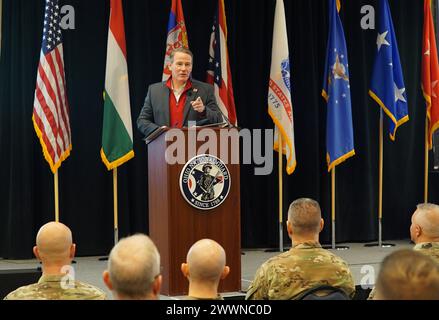 Ohio Lt. Gouverneur Jon Husted spricht mit den Teilnehmern der Ohio National Guard Joint Senior Leader Conference im Nationwide Hotel and Conference Center in Lewis Center, Ohio, 2. Februar 2024. Hochrangige Offiziere der Armee und der Air National Guard und Unteroffiziere aus dem ganzen Staat treffen sich jährlich im JSLC, um zusammenzuarbeiten, bewährte Führungsmethoden zu diskutieren und sich an zukünftigen Organisationszielen auszurichten. Air National Guard Stockfoto