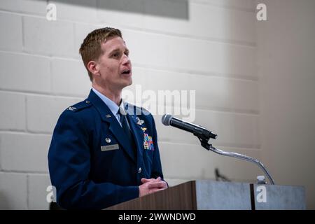 Colonel Britt Watson, 172nd Airlift Wing Commander, hält besondere Bemerkungen während des Black Heritage Program in Jackson, Mississippi, 23. Februar 2024. Die jährliche Veranstaltung war Gastredner, ehemaliger Generalmajor der US-Armee Augustus L. Collins, ehemaliger Generaladjutant von Mississippi, und musikalische Auswahl des 172. Ensembles. Air National Guard Stockfoto