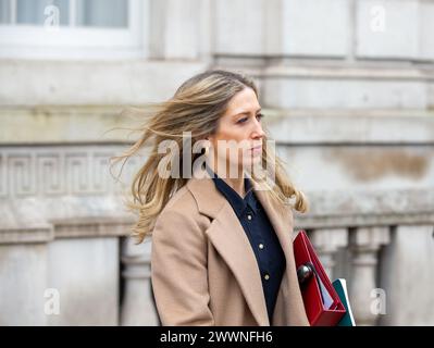 London, 25. März 2024 Laura Trott, MBE, Abgeordneter, Chief Secretary to the Treasury außerhalb des Kabinettsbüros zu sehen Credit: Richard Lincoln/Alamy Live News Stockfoto