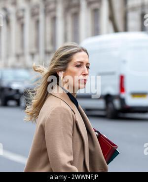 London, 25. März 2024 Laura Trott, MBE, Abgeordneter, Chief Secretary to the Treasury außerhalb des Kabinettsbüros zu sehen Credit: Richard Lincoln/Alamy Live News Stockfoto