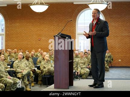 Ohio Lt. Gouverneur Jon Husted spricht mit den Teilnehmern der Ohio National Guard Joint Senior Leader Conference im Nationwide Hotel and Conference Center in Lewis Center, Ohio, 2. Februar 2024. Hochrangige Offiziere der Armee und der Air National Guard und Unteroffiziere aus dem ganzen Staat treffen sich jährlich im JSLC, um zusammenzuarbeiten, bewährte Führungsmethoden zu diskutieren und sich an zukünftigen Organisationszielen auszurichten. Air National Guard Stockfoto