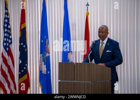 Generalmajor Augustus L. Collins, ehemaliger Adjutant General von Mississippi, spricht während des Black Heritage Program im 172. Luftbrücke-Flügel in Jackson, Mississippi, 23. Februar 2024. Die jährliche Veranstaltung beinhaltete auch besondere Bemerkungen von Colonel Britt Watson, 172nd AW Commander, und musikalische Auswahlen des 172nd Ensemble. Air National Guard Stockfoto