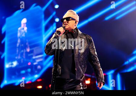 Holly Johnson von Frankie geht live bei der 80er Live Party in der Veltins-Arena auf Schalke. Gelsenkirchen, 23.03.2024 *** Holly Johnson aus Frankie geht live auf der 80er Jahre Live Party in der Veltins Arena in Schalke Gelsenkirchen, 23 03 2024 Foto:xxF.xZeisingx/xFuturexImagex 80er live 4387 Stockfoto