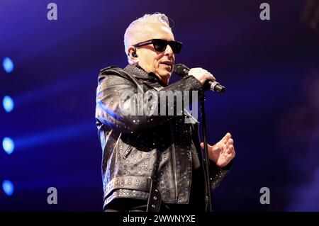 Holly Johnson von Frankie geht live bei der 80er Live Party in der Veltins-Arena auf Schalke. Gelsenkirchen, 23.03.2024 *** Holly Johnson aus Frankie geht live auf der 80er Jahre Live Party in der Veltins Arena in Schalke Gelsenkirchen, 23 03 2024 Foto:xxF.xZeisingx/xFuturexImagex 80er live 4393 Stockfoto