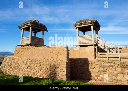 Nachbau der Verteidigungsmauer in der keltiberischen Siedlung in Garray, Provinz Soria, Castilla Leon in Spanien. Stockfoto