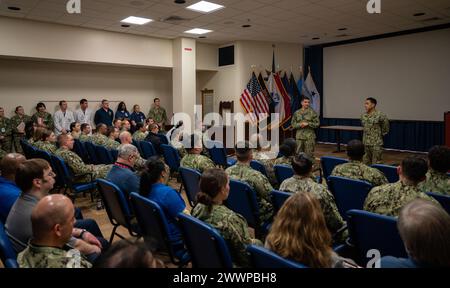 Rick Freedman, stellvertretender Chirurgengeneral der Marine und stellvertretender Leiter des Büros für Medizin und Chirurgie, und Force Master Chief PatrickPaul Mangaran, Direktor des Krankenhauskorps, besuchten Navy Medicine Readiness and Training Command (NMRTC) Pensacola am 8. Februar 2024. Die Mission von NMRTC Pensacola ist es, eine qualitativ hochwertige Gesundheitsversorgung zu liefern, um durch strategische Partnerschaften und Innovationen eine medizinisch einsatzbereite und einsatzbereite medizinische Kraft zu gewährleisten. Das Kommando besteht aus dem Hauptkrankenhaus und zehn Zweigkliniken in fünf bundesstaaten. Stockfoto