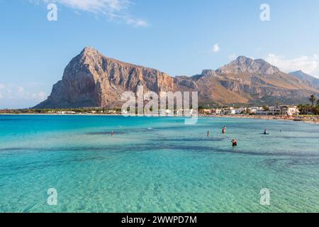 Das kristallklare Meer der Küste von San Vito lo Capo, Sizilien. Stockfoto