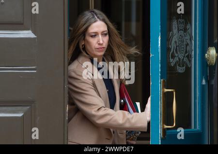 London, England, Großbritannien. März 2024. LAURA TROTT, Finanzministerin, sah, wie sie das Kabinett verließ. (Kreditbild: © Thomas Krych/ZUMA Press Wire) NUR REDAKTIONELLE VERWENDUNG! Nicht für kommerzielle ZWECKE! Quelle: ZUMA Press, Inc./Alamy Live News Stockfoto