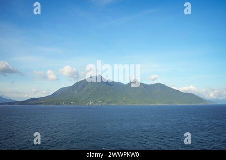 Ilhabela, Sao Pablo, Brasilien. Februar 2024. Ilhabela, Brasilien, von einem Boot aus (Kreditbild: © Julieta Ferrario/ZUMA Press Wire) NUR REDAKTIONELLE VERWENDUNG! Nicht für kommerzielle ZWECKE! Stockfoto