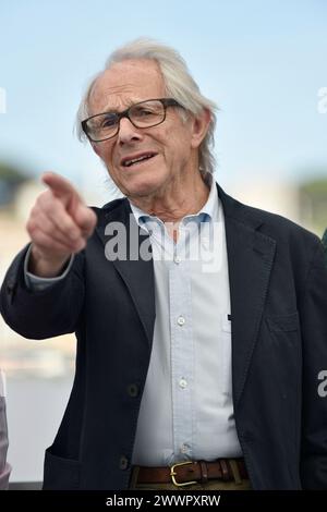 Schauspieler Robert Rodriguez posierte während des Fotoaufrufs des Films „die Alte Eiche“ anlässlich der Filmfestspiele von Cannes am 27. Mai 2023 Stockfoto