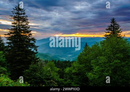 Malerischer Sonnenaufgang in den Smokey Mountains vom Blue Ridge Parkway aus gesehen Stockfoto