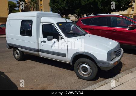 Citroën C15 parkte auf der Straße in Málaga, Spanien. Stockfoto