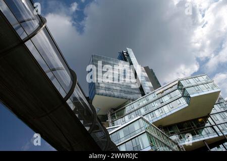 Moderne Architektur der NORD/LB Hauptniederlassung Hannover, Niedersachsen, Germnay, Europa, entworfen von Behnisch Architekten Stockfoto