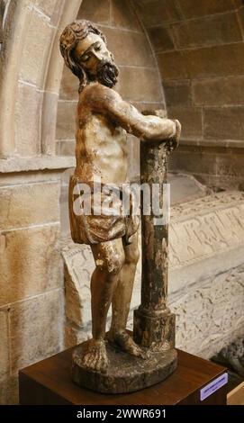 Skulptur Christi, die an die Säule gebunden ist, oder die Flagellierung des Christuskolegiates der Kirche San Miguel Aguilar de Campoo Palencia Kastilien und Leon Spanien Stockfoto