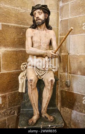 Holzskulptur Jesus Christus Cristo de la Caña mit einem Stck Colegiate der Kirche San Miguel Aguilar de Campoo Palencia Kastilien und Leon Spanien Stockfoto