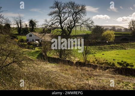 Ein HDR-Bild von Greenberfield Cottage in der Nähe des Leeds- und Liverpool-Kanals bei Barnoldswick, Lancashire. Höchster Punkt am Kanal. 24. März Stockfoto