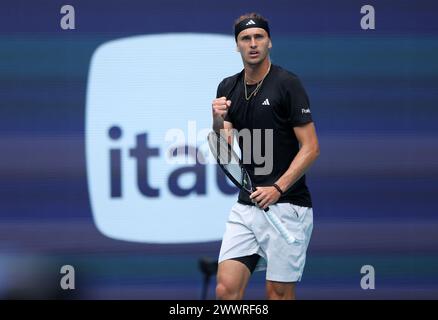 Miami, Vereinigte Staaten Von Amerika. März 2024. MIAMI GARDENS, FLORIDA - 25. MÄRZ: Alexander Zverev aus Deutschland gegen Christopher Eubanks aus den USA in der 10. Runde der Miami Open im Hard Rock Stadium am 25. März 2024 in Miami Gardens, Florida. (Foto: Alberto E. Tamargo/SIPA USA) Credit: SIPA USA/Alamy Live News Stockfoto