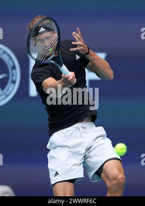 Miami, Vereinigte Staaten Von Amerika. März 2024. MIAMI GARDENS, FLORIDA - 25. MÄRZ: Alexander Zverev aus Deutschland gegen Christopher Eubanks aus den USA in der 10. Runde der Miami Open im Hard Rock Stadium am 25. März 2024 in Miami Gardens, Florida. (Foto: Alberto E. Tamargo/SIPA USA) Credit: SIPA USA/Alamy Live News Stockfoto