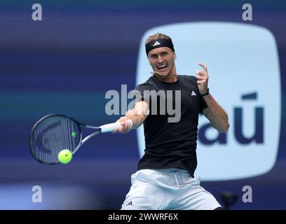 Miami, Vereinigte Staaten Von Amerika. März 2024. MIAMI GARDENS, FLORIDA - 25. MÄRZ: Alexander Zverev aus Deutschland gegen Christopher Eubanks aus den USA in der 10. Runde der Miami Open im Hard Rock Stadium am 25. März 2024 in Miami Gardens, Florida. (Foto: Alberto E. Tamargo/SIPA USA) Credit: SIPA USA/Alamy Live News Stockfoto