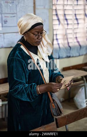 Dakar, Senegal. März 2024. © Nicolas Remene/Le Pictorium/MAXPPP - Dakar 24/03/2024 Nicolas Remene/Le Pictorium - 24/03/2024 - Senegal/Dakar - Depouillement des Bulletins de vote a Dakar le 24 märz 2024 lors du 1er Tour de l' Election Presidentielle au Senegal. #Norussia/24/03/2024 - Senegal/Dakar - die Wahlurnen in Dakar wurden am 24. März 2024 während der 1. Runde der Präsidentschaftswahlen in Dakar ausgezählt. Quelle: MAXPPP/Alamy Live News Stockfoto