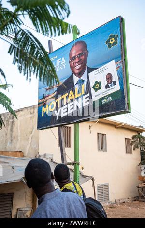 Dakar, Senegal. März 2024. © Nicolas Remene/Le Pictorium/MAXPPP - Dakar 22/03/2024 Nicolas Remene/Le Pictorium - 22/03/2024 - Senegal/Dakar - Une affiche de Campagne electorale du candidat Khalifa Sall, ancien maire de Dakar, le 22. märz 2024 dans le Quartier de Ouakam a Dakar. #Norussia/22/03/2024 - Senegal/Dakar - ein Wahlkampfplakat des Kandidaten Khalifa Sall, ehemaliger Bürgermeister von Dakar, am 22. März 2024 im Bezirk Ouakam in Dakar. Quelle: MAXPPP/Alamy Live News Stockfoto