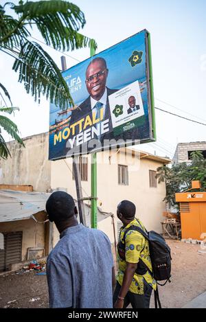 Dakar, Senegal. März 2024. © Nicolas Remene/Le Pictorium/MAXPPP - Dakar 22/03/2024 Nicolas Remene/Le Pictorium - 22/03/2024 - Senegal/Dakar - Une affiche de Campagne electorale du candidat Khalifa Sall, ancien maire de Dakar, le 22. märz 2024 dans le Quartier de Ouakam a Dakar. #Norussia/22/03/2024 - Senegal/Dakar - ein Wahlkampfplakat des Kandidaten Khalifa Sall, ehemaliger Bürgermeister von Dakar, am 22. März 2024 im Bezirk Ouakam in Dakar. Quelle: MAXPPP/Alamy Live News Stockfoto