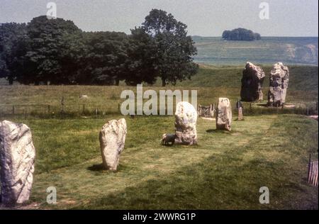 Archivfoto aus den 1970er Jahren des Avebury Steinkreises in Wiltshire. Stockfoto