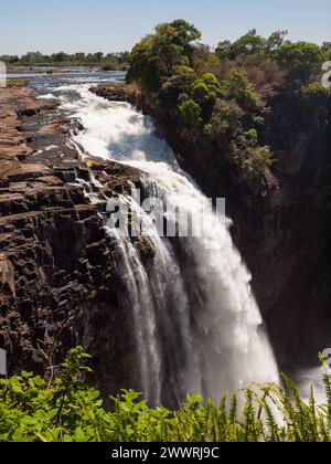 Devil's Cataract in der Trockenzeit (Teil der Victoria Falls) - Blick von Simbabwe Stockfoto