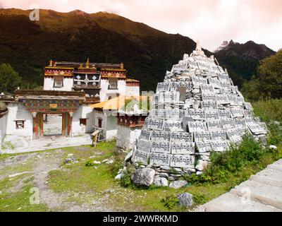 Chongu Kloster in Yading nationalen Ebene Reserve, Daocheng, Sichuan, China Stockfoto