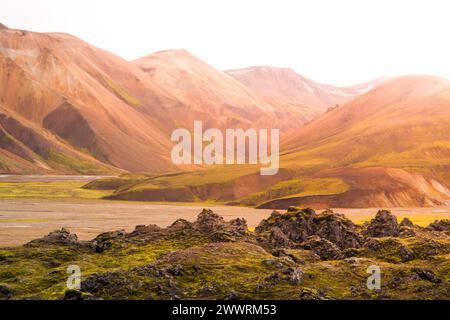 Bunte Berge am Landmannalaugar - Start des Laugavegur-Weges, Island. Stockfoto