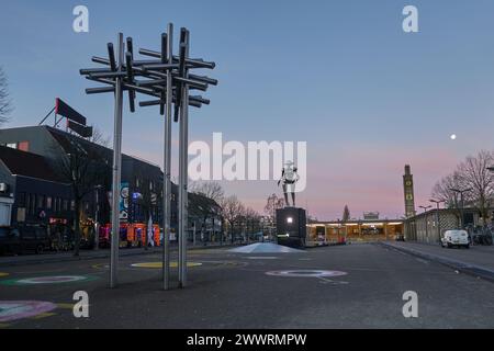 Enschede, Niederlande - 28. Januar 2024 - Bahnhofsgebäude an einem Wintermorgen Stockfoto