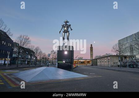 Enschede, Niederlande - 28. Januar 2024 - Bahnhofsgebäude an einem Wintermorgen Stockfoto