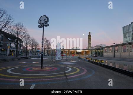 Enschede, Niederlande - 28. Januar 2024 - Bahnhofsgebäude an einem Wintermorgen Stockfoto