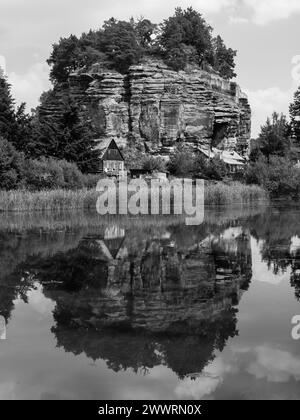 Märchenschloss Ruine auf dem Sandsteinfelsen, Sloup, Tschechische Republik Stockfoto