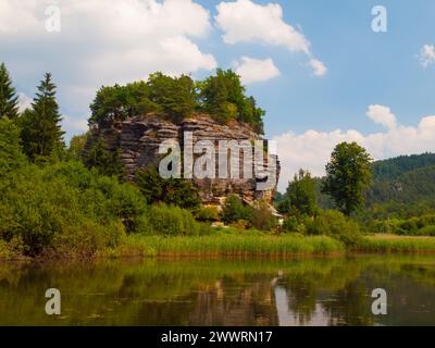 Märchenschloss Ruine auf dem Sandsteinfelsen, Sloup, Tschechische Republik Stockfoto