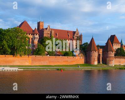 Schloss Malbork Blick über den Fluss Nogat, Pommern, Polen Stockfoto