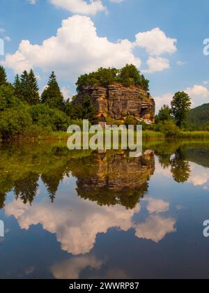 Märchenschloss Ruine auf dem Sandsteinfelsen, Sloup, Tschechische Republik Stockfoto