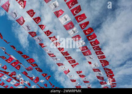 Gaziantep, Turkiye. März 2024. Gaziantep, Turkiye. 25. März 2024. Buntgeburten der Republikanischen Volkspartei in Gaziantep vor den bevorstehenden Kommunalwahlen in Turkiye. Quelle: ZUMA Press, Inc./Alamy Live News Stockfoto