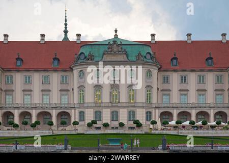 Warschau, Polen - 08. Juni 2019: Die östliche Barockfassade des Königsschlosses. Stockfoto