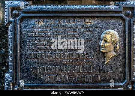 Eine Gedenktafel auf dem Grab von Eva Peron (auch bekannt als Evita), dem Recoleta Friedhof in Buenos Aires, Argentinien. Stockfoto