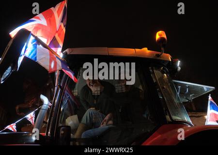 London, England, Großbritannien. März 2024. Bauern aus dem ganzen Land planen eine Traktordemonstration in Westminster, um gegen billige Lebensmittelimporte zu protestieren und Politiker zu fordern, hohe britische Lebensmittelstandards in Handelsabkommen zu schützen. Die Kampagnengruppe Save British Farming (SBF) arbeitet mit der in Kent ansässigen Gruppe Farmers for Fairness für die Traktorvorführung zusammen. Quelle: ZUMA Press, Inc./Alamy Live News Stockfoto