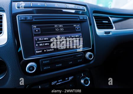 Smart Multimedia Touchscreen System für die Automobilindustrie Stockfoto